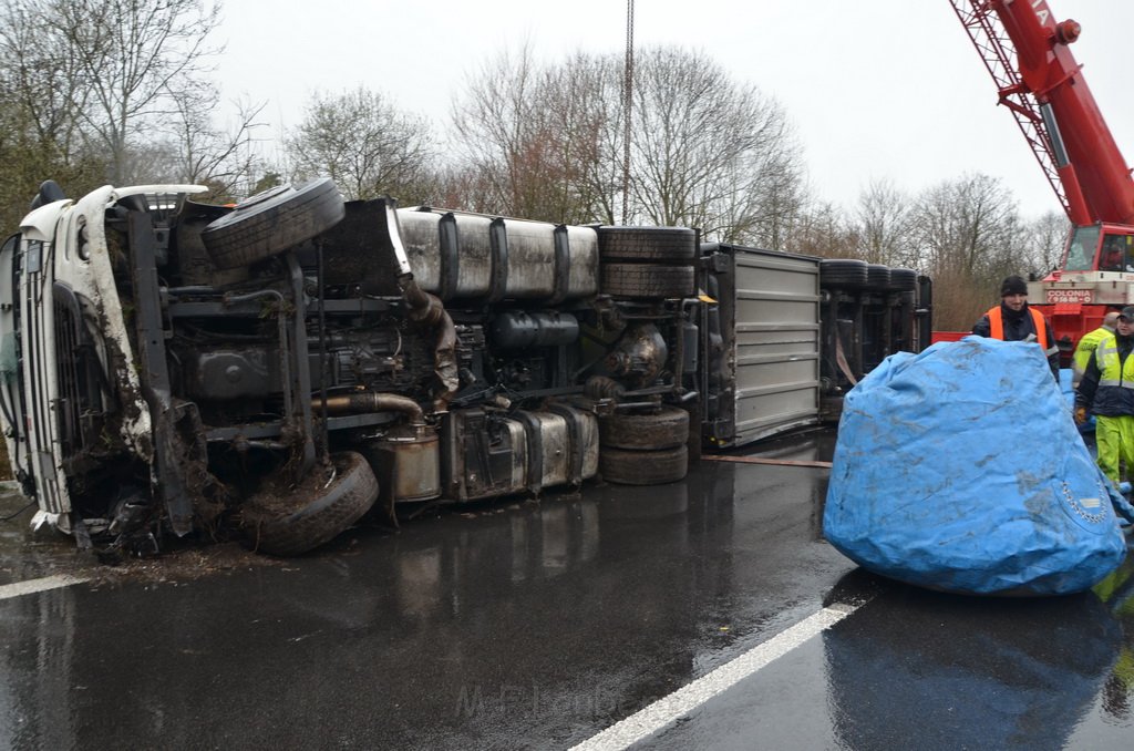 VU LKW umgestuerzt A 3 Rich Frankfurt AS Koenigsforst P458.JPG - Miklos Laubert